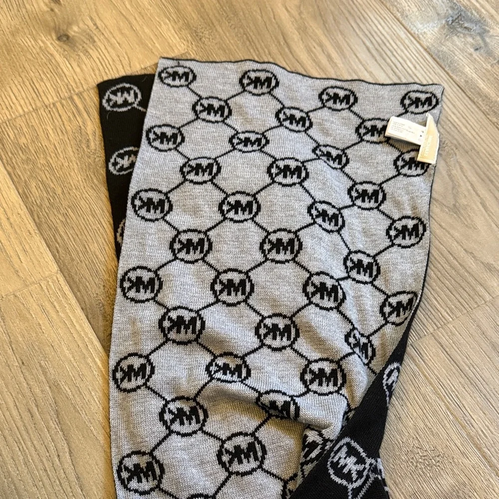 Michael Kors Black and Gray Patterned Scarf